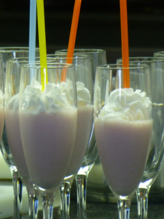 Una foto de Batido de helado de fresa con nata
