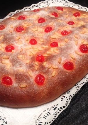 Una foto de Coca de brioche rellena de cabello de ángel