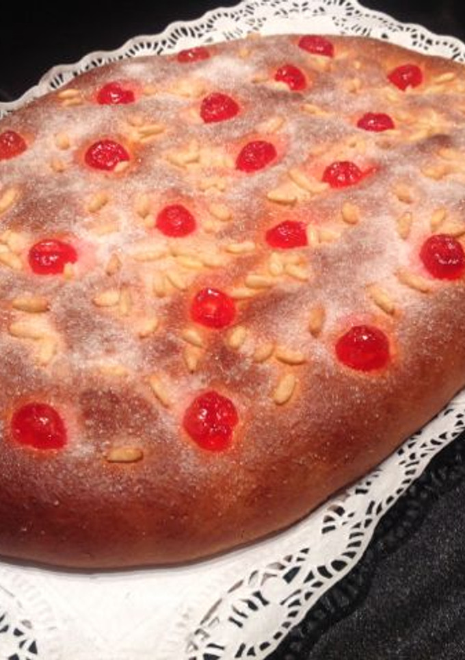 Una foto de Coca de brioche rellena de cabello de ángel