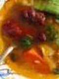 Caldo tlalpeño (con verduras, chipotles y pollo)
