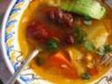 Caldo tlalpeño (con verduras, chipotles y pollo)