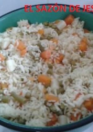 Una foto de Arroz blanco con verduras