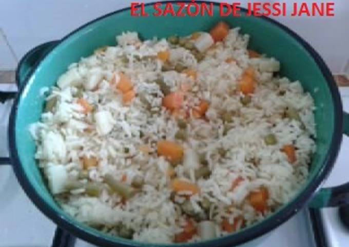 Arroz blanco con vegetales  En arrocera eléctrica 