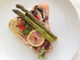 Salmón al horno con verduritas