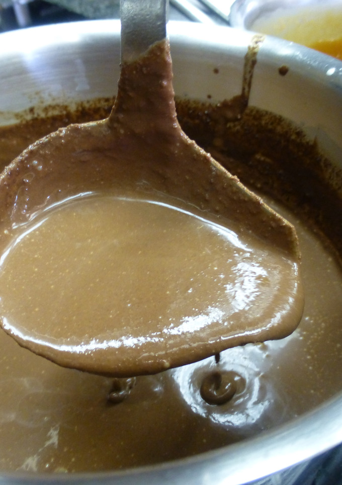 Una foto de Salsa de chocolate fría para helados