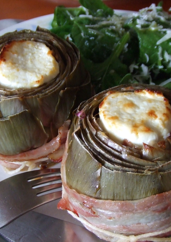 Una foto de Alcachofas rellenas con queso de cabra y bacon