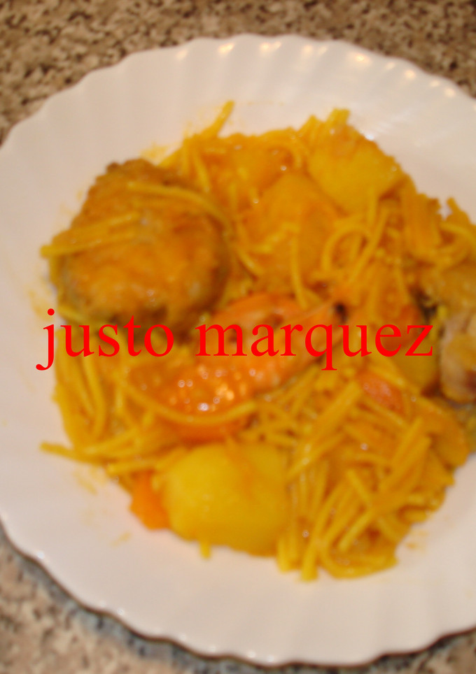 Una foto de Pijota con fideo