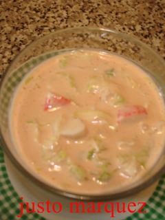 Una foto de Cóctel de gambas y palitos de mar