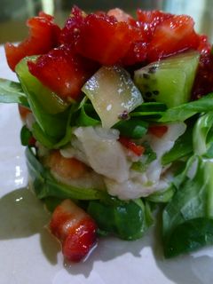 Una foto de Ceviche de rape con frutas