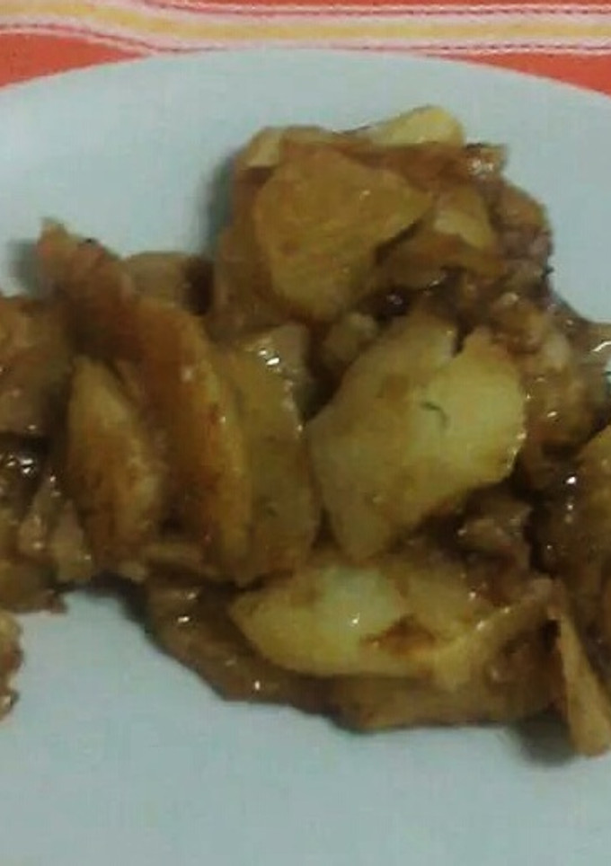 Una foto de Guarnición de patatas al ajillo