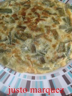 Una foto de Tortilla de cebollas tiernas