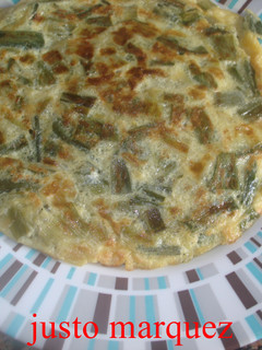 Una foto de Tortilla de cebollas tiernas