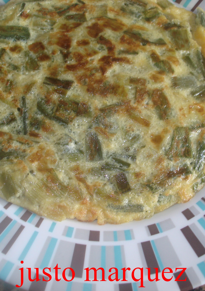 Una foto de Tortilla de cebollas tiernas