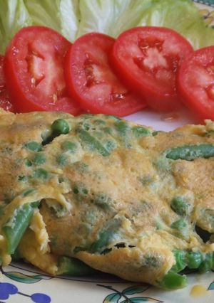 Una foto de Tortilla francesa con verduras y queso parmesano