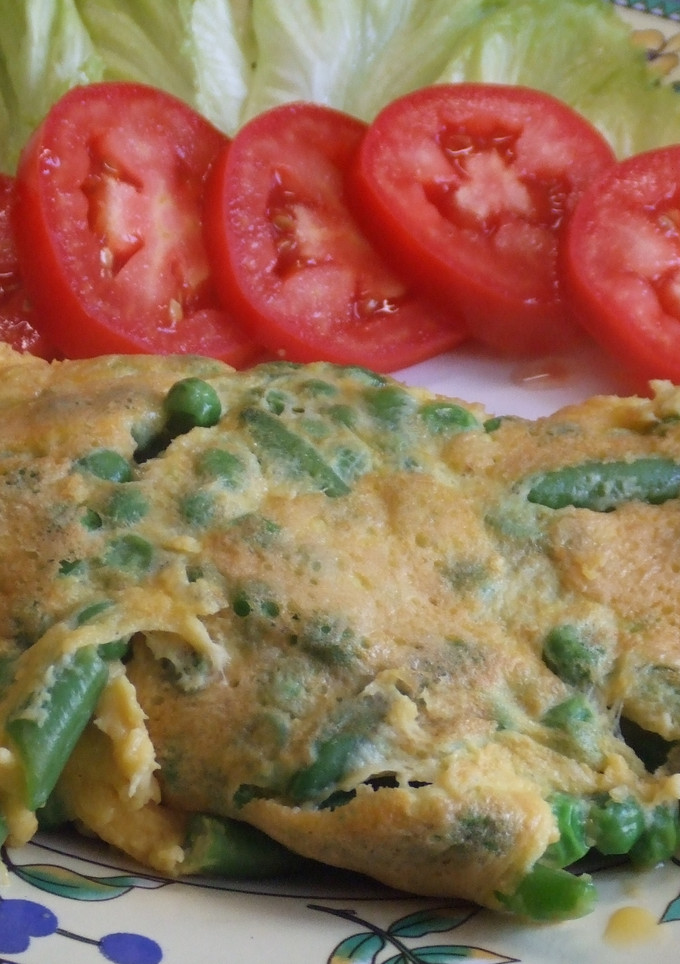 Una foto de Tortilla francesa con verduras y queso parmesano