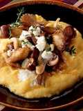 Polenta de Queso Parmesano Con Mixtura de Champiñones