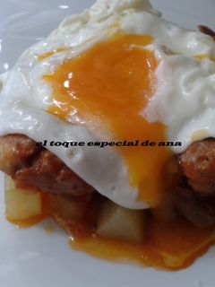 Una foto de Timbal de butifarra con huevo