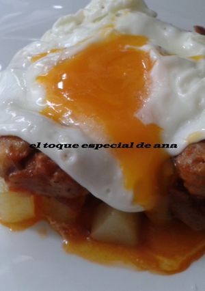 Una foto de Timbal de butifarra con huevo