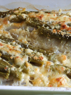 Una foto de Abadejo gratinado con espárragos trigueros