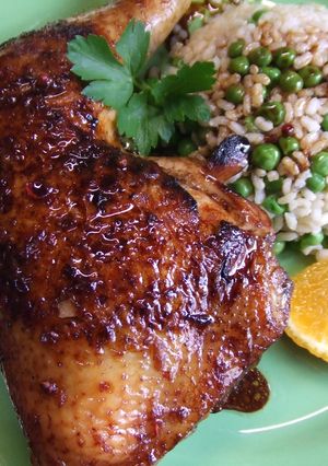 Una foto de Pollo lacado al aroma de naranja
