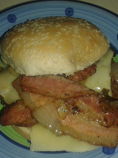 Una foto de Hamburguesas de res acarameladas caseras de Nona
