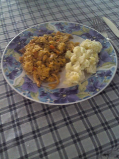 Una foto de Arroz con pollo estilo panameño