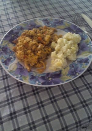 Una foto de Arroz con pollo estilo panameño