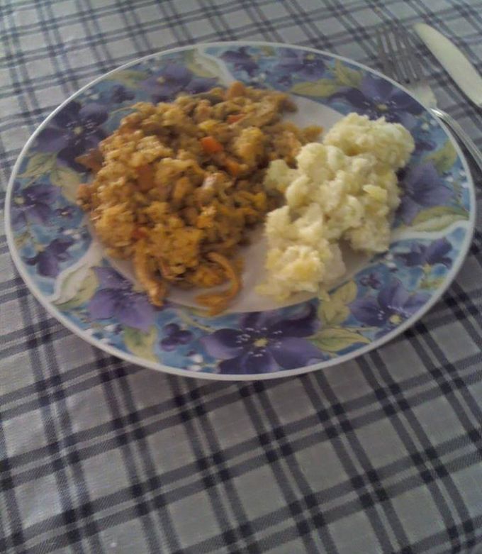 Una foto de Arroz con pollo estilo panameño