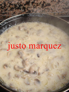 Una foto de Champiñones con bechamel