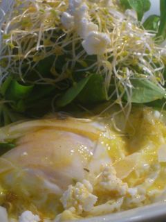 Una foto de Cítricos, arroz y ensalada
