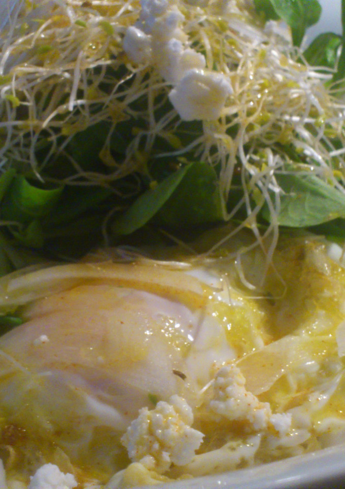 Una foto de Cítricos, arroz y ensalada