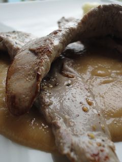 Una foto de Solomillo de pato con salsa de peras