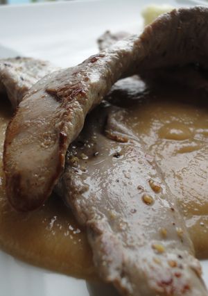Una foto de Solomillo de pato con salsa de peras