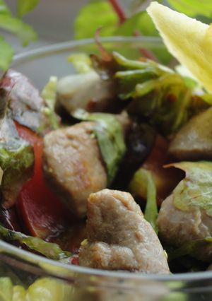 Una foto de Ensalada con solomillo de pato