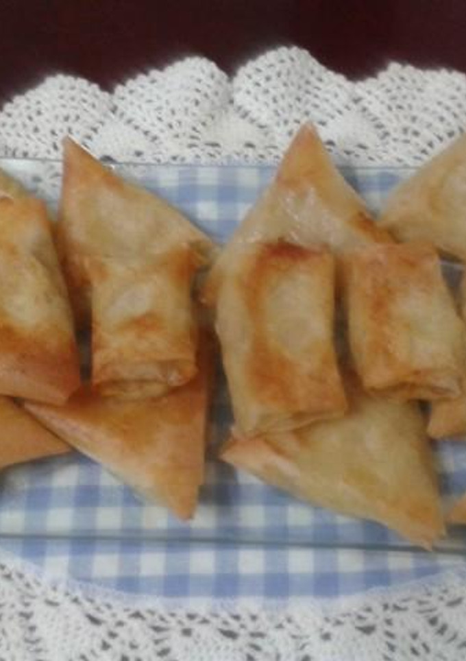 Una foto de Samosas de atún con queso al curry