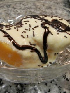 Una foto de Postre de melocotón en almíbar