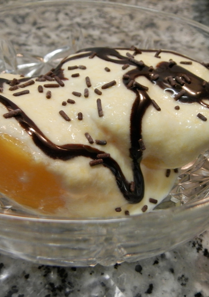 Una foto de Postre de melocotón en almíbar