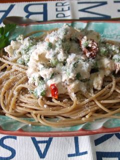 Una foto de Spaghetti integrales con quesos y tomates secados al sol