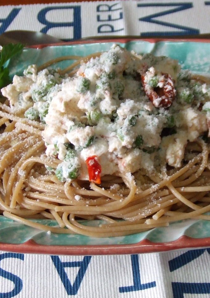 Una foto de Spaghetti integrales con quesos y tomates secados al sol
