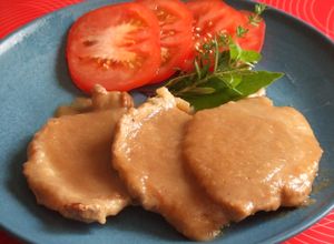 Una foto de Filetes de solomillo de cerdo con salsa de cebolla al vino