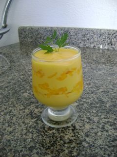 Una foto de Mousse de mango super sencillo