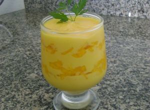 Una foto de Mousse de mango super sencillo
