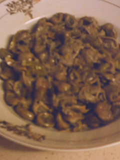 A picture of Habas fritas con cebolla tierna.