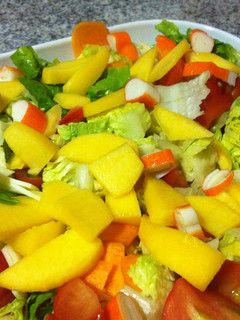 Una foto de Ensalada rápida con melocotón