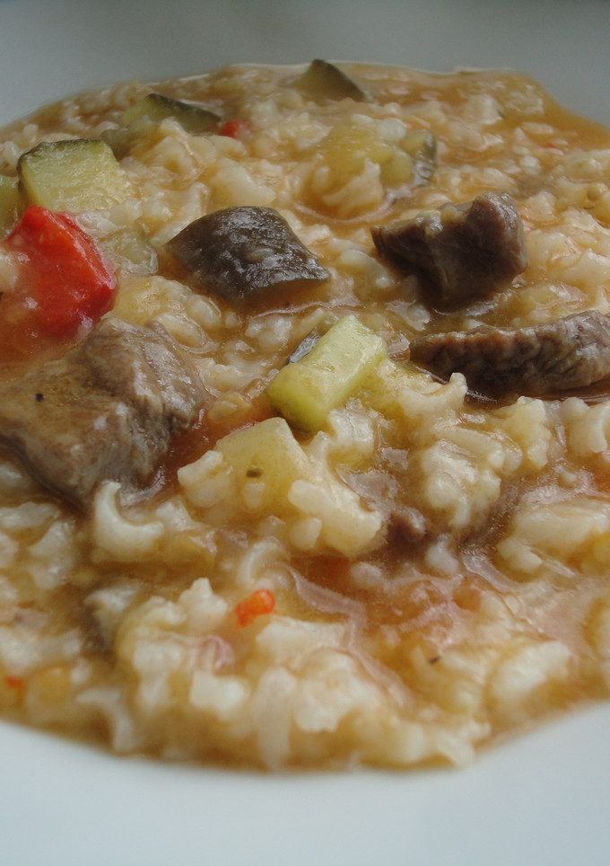 Una foto de Guiso con pisto, morcillo y arroz