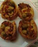 Mini pizzas de hojaldre con aceitunas