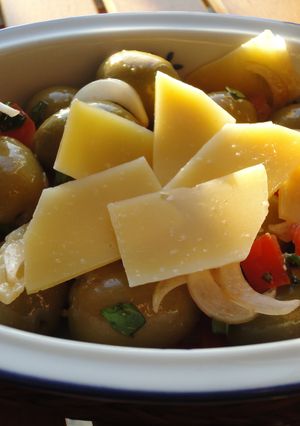 Una foto de Aceitunas con queso mahonés y menta