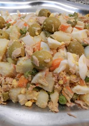 Una foto de Ensaladilla rusa con bonito