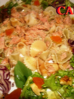 Una foto de Ensalada de pasta con atún y frutos secos