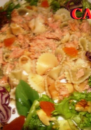 Una foto de Ensalada de pasta con atún y frutos secos